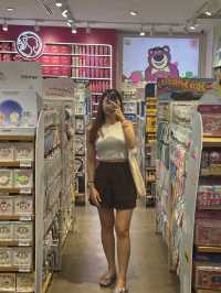 🇸🇬 Shopping Delight at Miniso Singapore: A Haven of Pink and Playfulness 