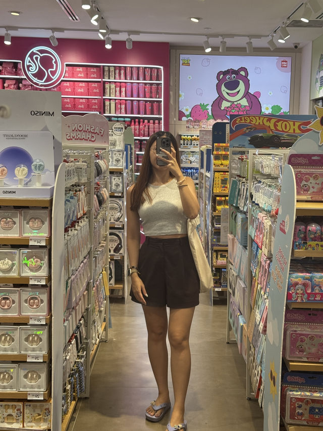🇸🇬 Shopping Delight at Miniso Singapore: A Haven of Pink and Playfulness 