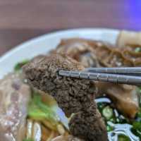 台北信義「林家藥燉原汁牛肉麵」必比登牛肉麵的發源地！