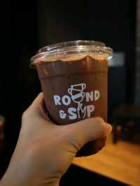 Round and Sip Café 