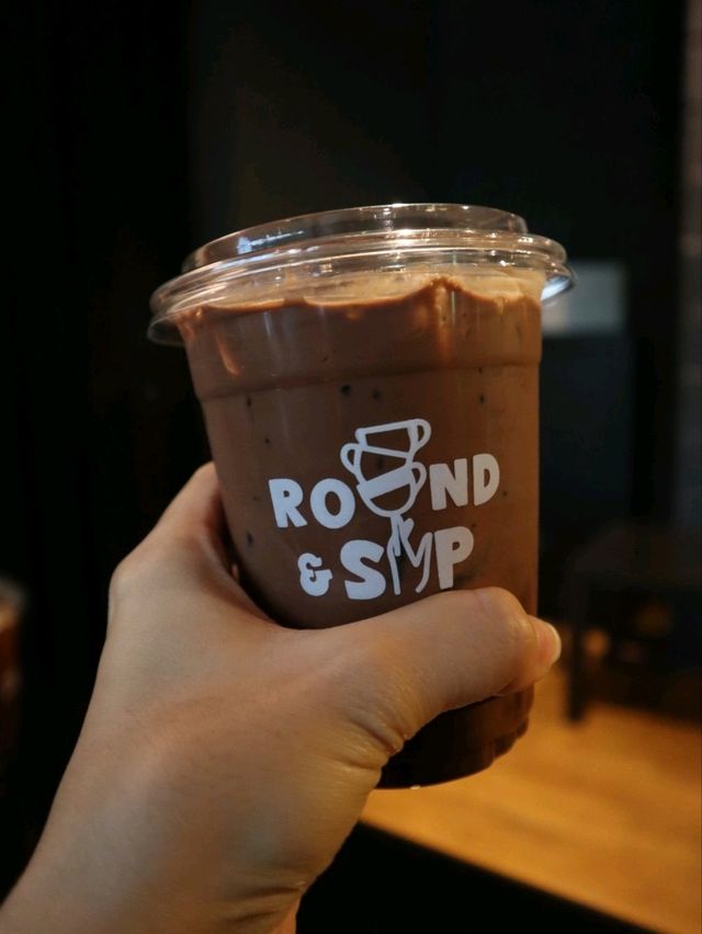 Round and Sip Café 