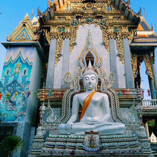 泰國曼谷市區歷史古跡皇家寺廟:Wat Sutthiwararam，精美絕倫的建築和雕像，適合打卡拍照📸好去處