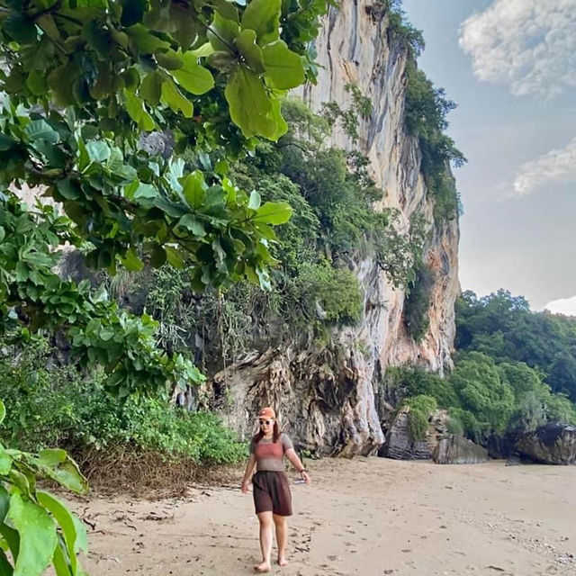 Tonsai Beach -อ่าวนาง, กระบี่ ⛰️🌊