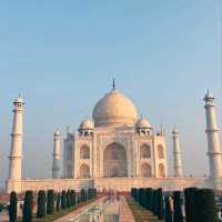 THE TAJ MAHAL: AMAZING ARCHITECTURE AND HISTORY.