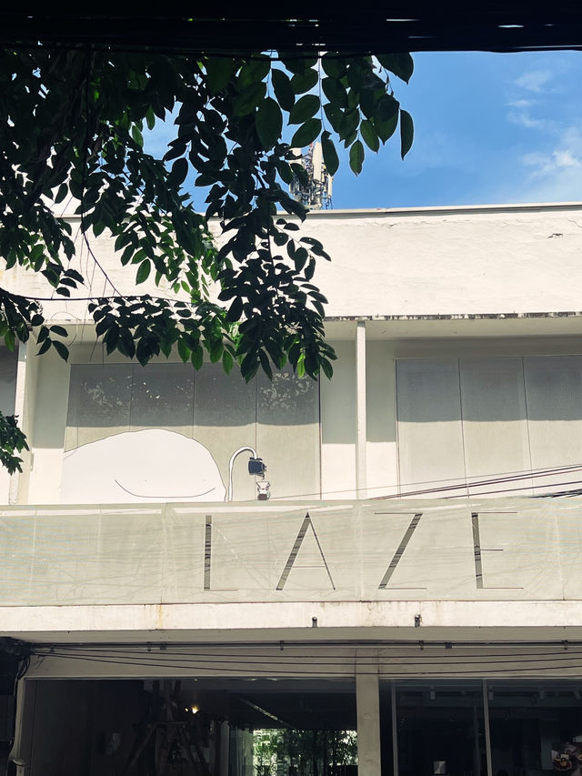 ชวนมาชิลล์ที่ Laze BKK คาเฟ่มินิมอลสุดชิค ! ✨