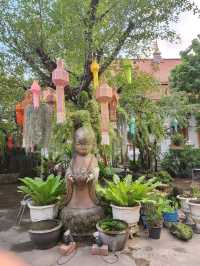 【チェンマイ】水色のポーチが珍しい 寺子屋Wat Puak Chang