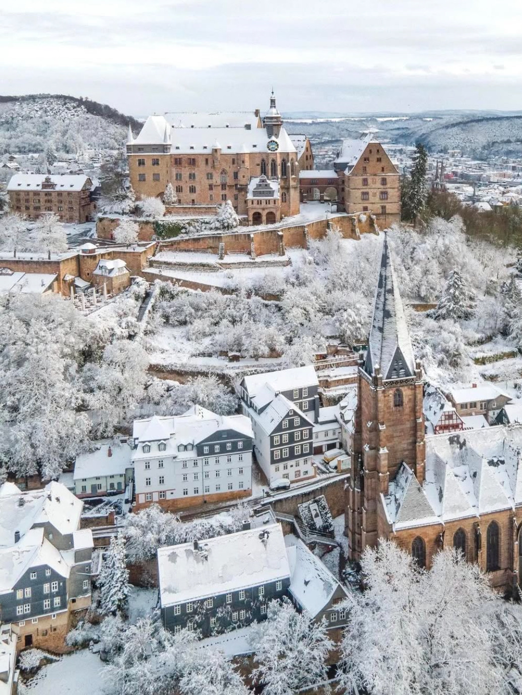 この冬、ドイツのマールブルクを訪れるべき 3 つの理由 ❄️