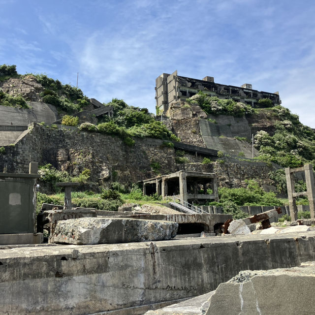 廢墟中的歷史沉重感：軍艦島