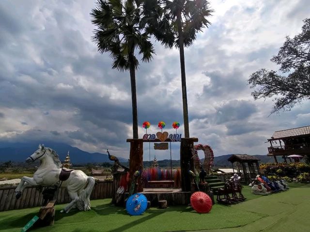 วัดสวยล้านนา ทัศนียภาพทุ่งนา ดอยภูคา อันงดงาม