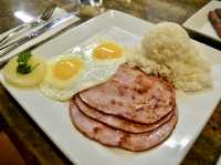 A Perfect Brunch at Liliha Bakery in Honolulu