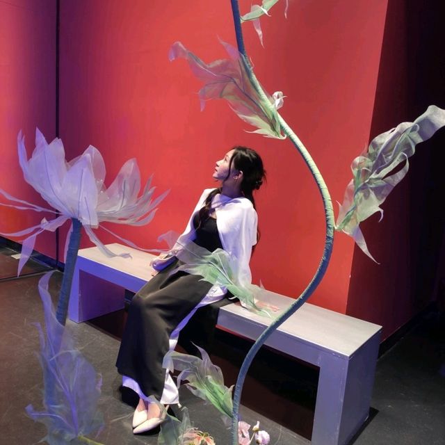 IMMERSE IN A COLORFUL NIGHT OF SỐNG LAB