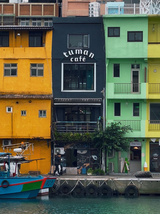 ถ่ายรูป เช็คอิน บ้านหลากสีที่จีหลง 🏠🌈
