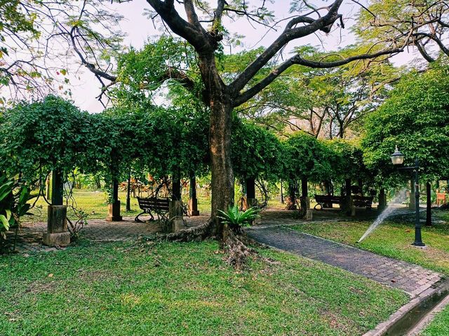 泰國曼谷城市綠洲公園景點:詩麗吉皇后公園，適合打卡拍照親子遊