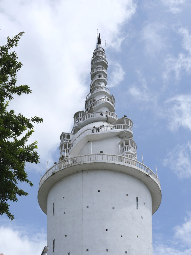 斯里蘭卡天空之塔 Ambluwawa：挑戰你的極限，換來絕美景色 