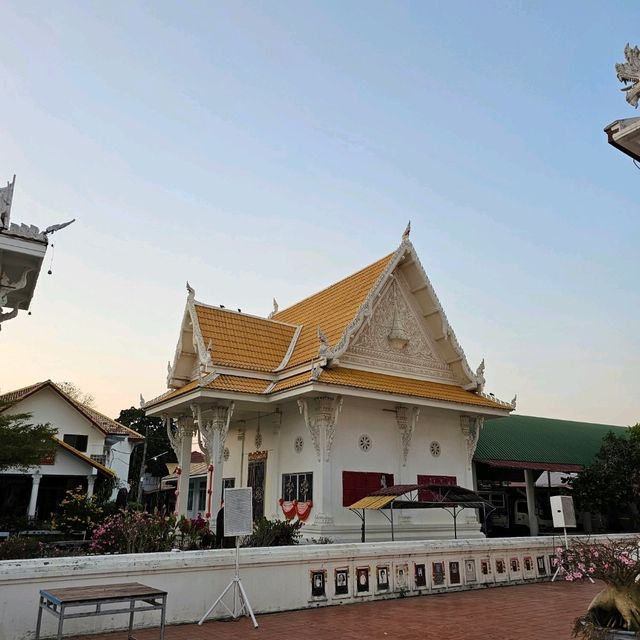ไหว้พระ ขอพร พระแก้วขาวเพชรน้ำค้างแห่งเมืองอุบล