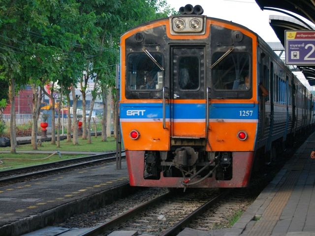 นั่งรถไฟ เที่ยวนครปฐม 1 Day Trip