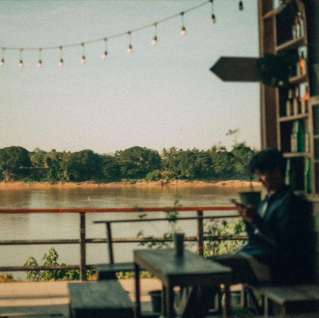 อิสระคาเฟ่ คาเฟ่มู้ดดี ริมถนนคนเดินเชียงคาน 🫶🏻🥤