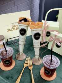 Mrs. JACKDOLL: A Charming Crepe Stand in Kagurazaka
