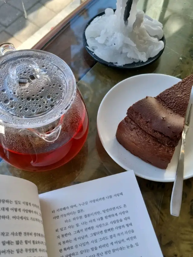 A Quiet and Sentimental Independent Bookstore in Gangneung 'Yoonseul Bookstore'