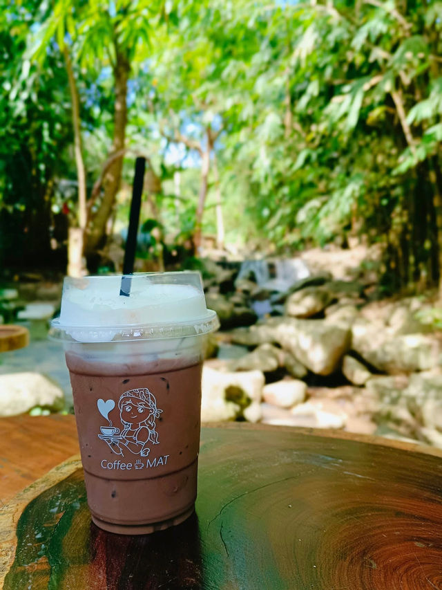 คาเฟ่ลับๆ สวนผึ้ง ริมลำธาร หมู่บ้านมอญห้วยน้ำใส🍃
