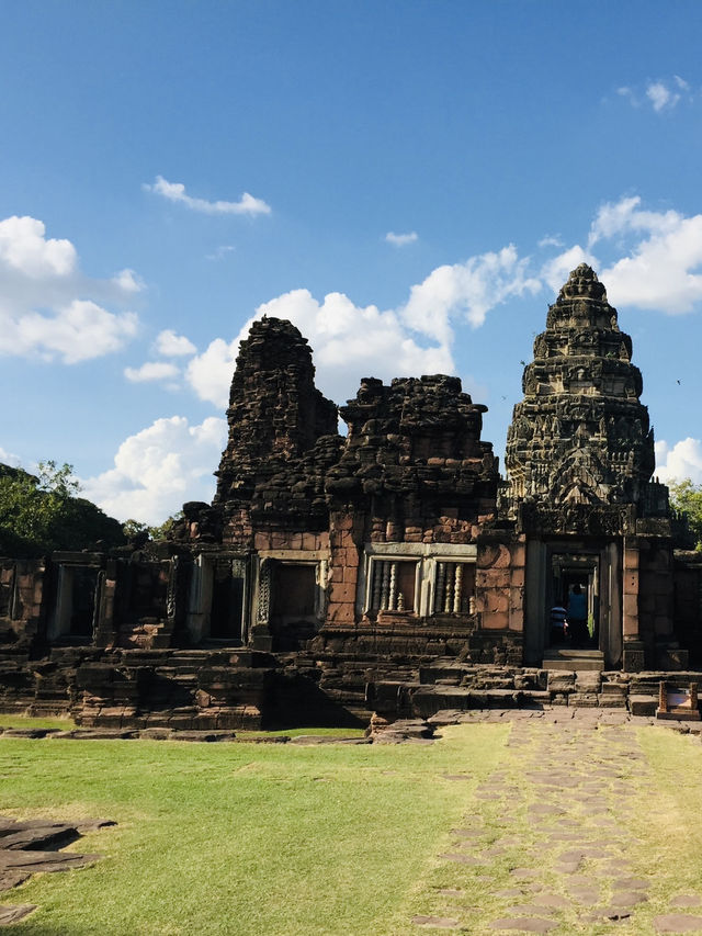ย้อนเวลาสู่เมืองเก่าที่ปราสาทหินพิมาย นครราชสีมา