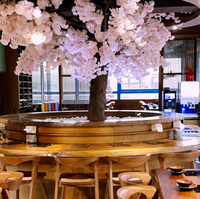 櫻花樹下吃火鍋？！頭份秘境餐廳，適合聚餐