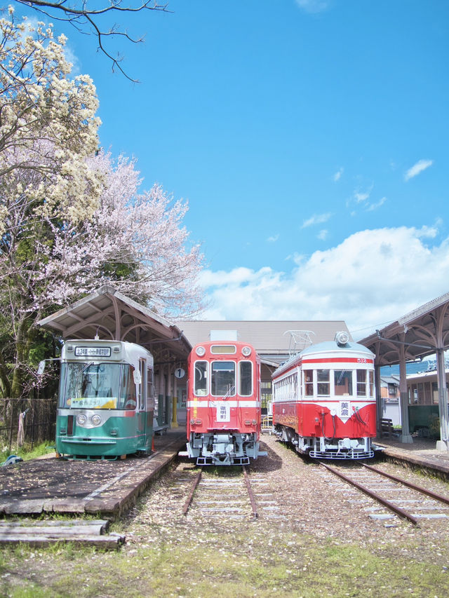 【岐阜】行かなきゃ損‼️レトロ駅舎と桜のコラボ🌸旧駅舎でタイムスリップ体験！
