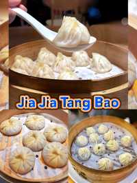 Jia jia Tang Bao, speciaty freshly make Xiaolongbao and I literally loved it! 