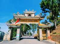 越南大叻市中心著名寺廟景點：靈光寺Chùa Linh Sơn，祈福很靈驗，適合打卡拍照📸祈福