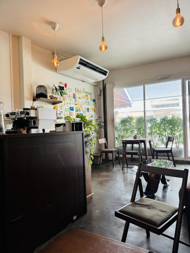 Kindly Coff คาเฟ่เล็กๆ ที่พกความอบอุ่นมาเต็มแก้ว