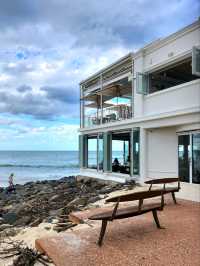 🇦🇺 Stunning beachfront dining area in Gold Coast, Australia