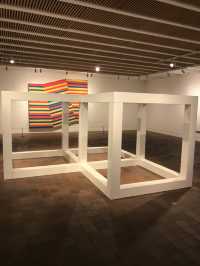 海に浮かぶアートの楽園！？感性がととのう「ルイジアナ現代美術館」（デンマーク・フムレベック）