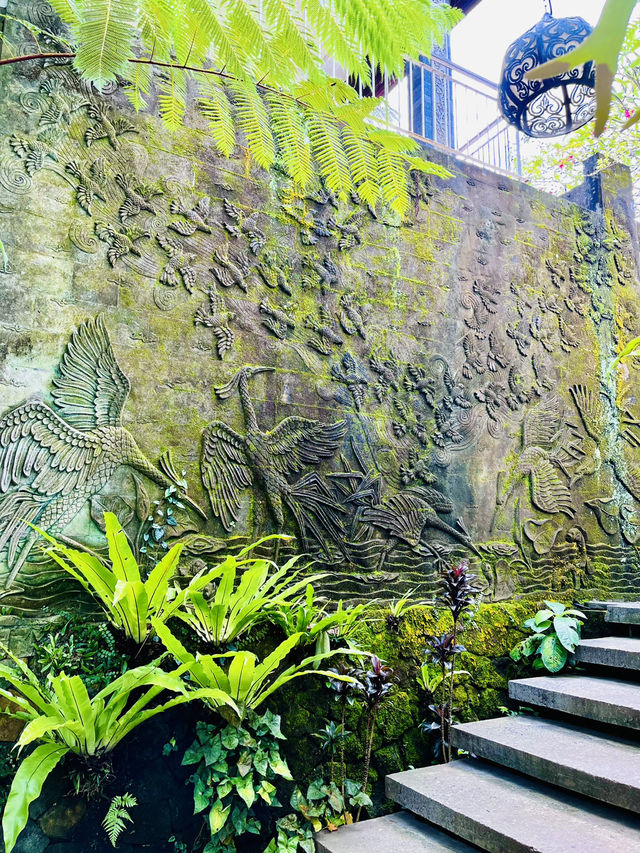 “Eco Retreat: A Green Getaway at Prabhu Ubud Villa”