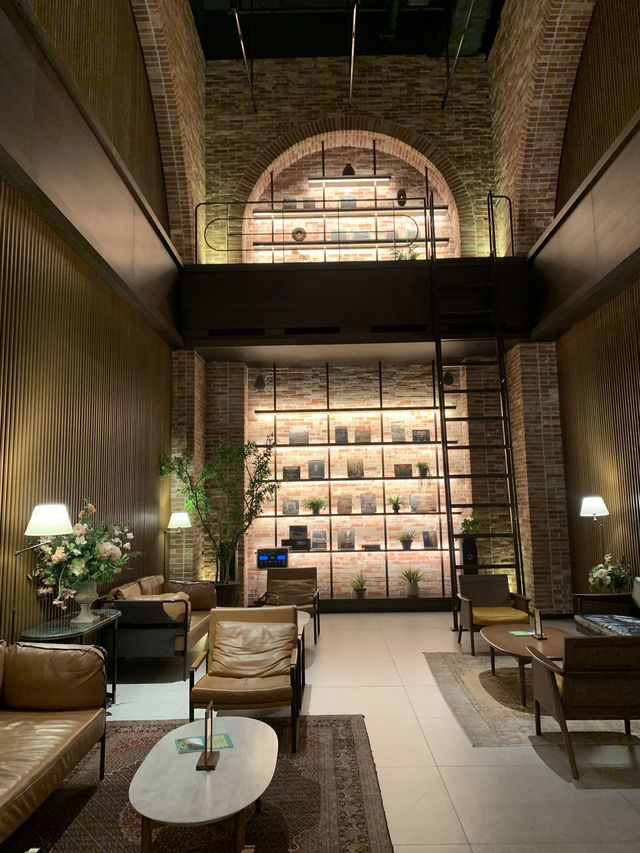 Very beautiful hotel but does not make feel comfortable