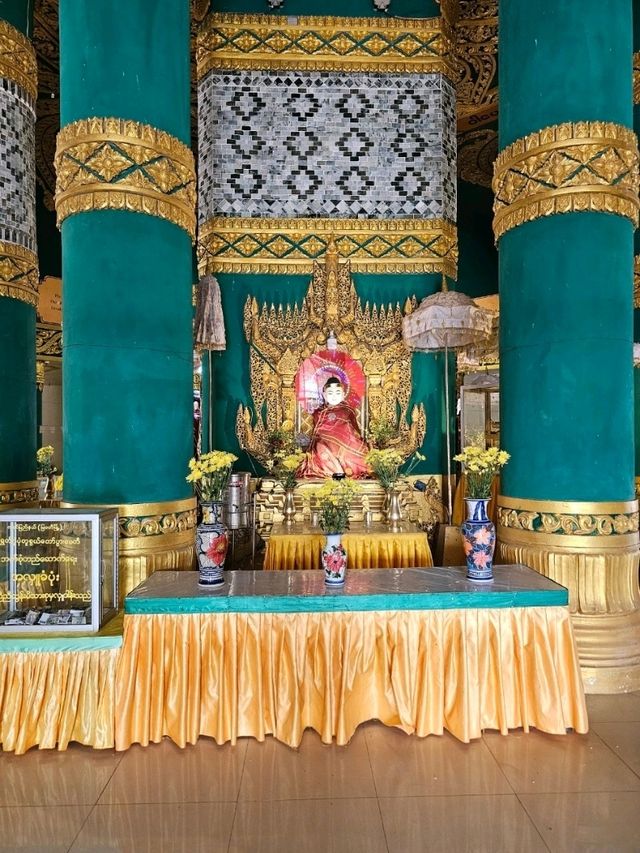 วัดพระเขี้ยวแก้ว ในเมืองเมียวดี ประเทศพม่า