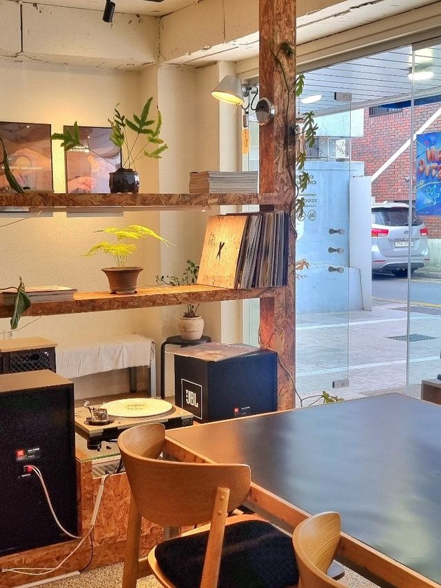 이색적인 젤라또가 있는 코닝 크리머리🍨