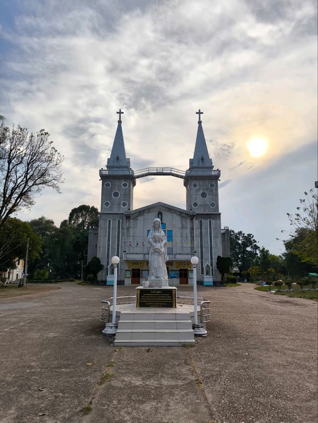 รองอาสนวิหารนักบุญอันนา หนองแสง