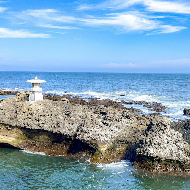【五浦の絶景×文化遺産】波打ち際の六角パビリオン、岡倉天心ゆかりの「六角堂」 