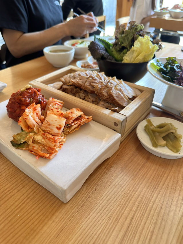 【韓国 安国】超人気！韓屋式レストランで味わうチョンダムンポッサム