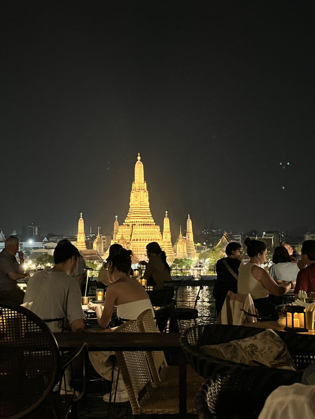นั่งชิลวิววัดอรุณ