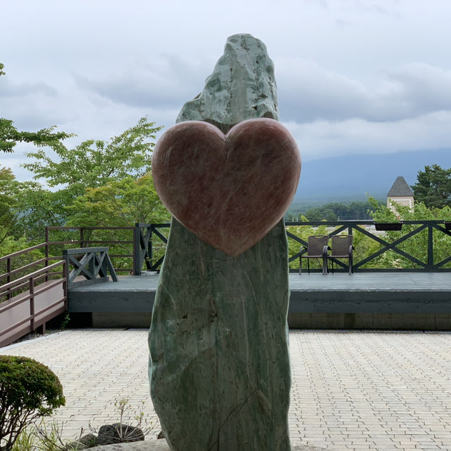【山梨】200種の季節のハーブが楽しめる無料庭園