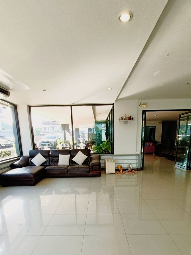 Lee Hotel |สุราษฎร์ธานี