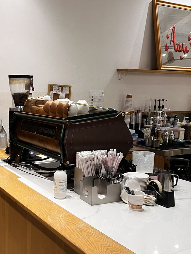 Quiet nights, quality brews — Angang Roastery is the perfect late-night coffee!