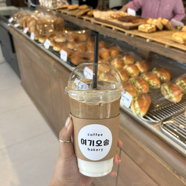 충북 오송 깔끔한 감성카페 소금빵 맛집 여기오송 🥐