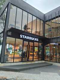 🌟 Starbucks Taman Cempaka Kuantan – Your Cozy Coffee Escape in the Heart of Town! ☕🌿
