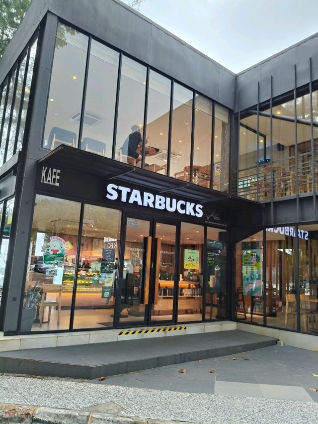 🌟 Starbucks Taman Cempaka Kuantan – Your Cozy Coffee Escape in the Heart of Town! ☕🌿