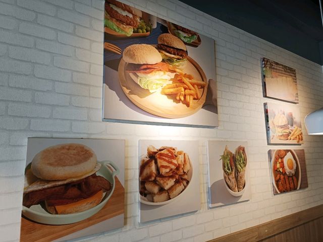 早餐也可以很有料，咖哩、豬排一次滿足！