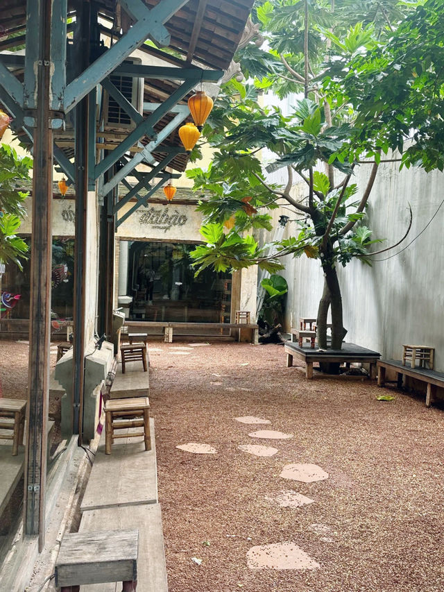 🇻🇳胡志明市古建築裡的咖啡館 Dabao Concept