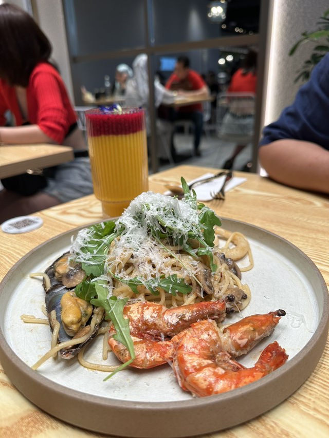 Urban Jungle Dining: A Breath of Fresh Air at Pokok Lalaport