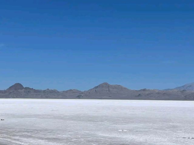 Bonneville Salt Flats – Nature’s Mirror in the Utah Desert